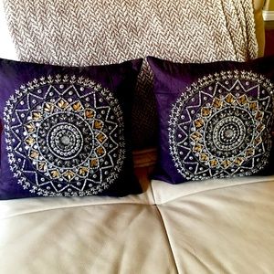 Beautiful pillows in very good conditions